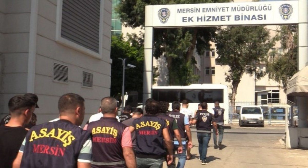 Mersin'de Kendini Polis Olarak Tanıtan Dolandırıcılık Çetesi Yakalandı!