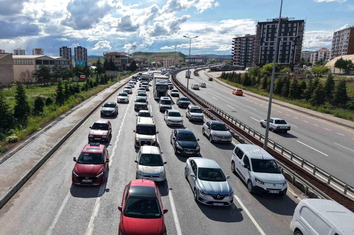 Bayram Yolculuğuna Çıkacaklar Dikkat: Trafikte 